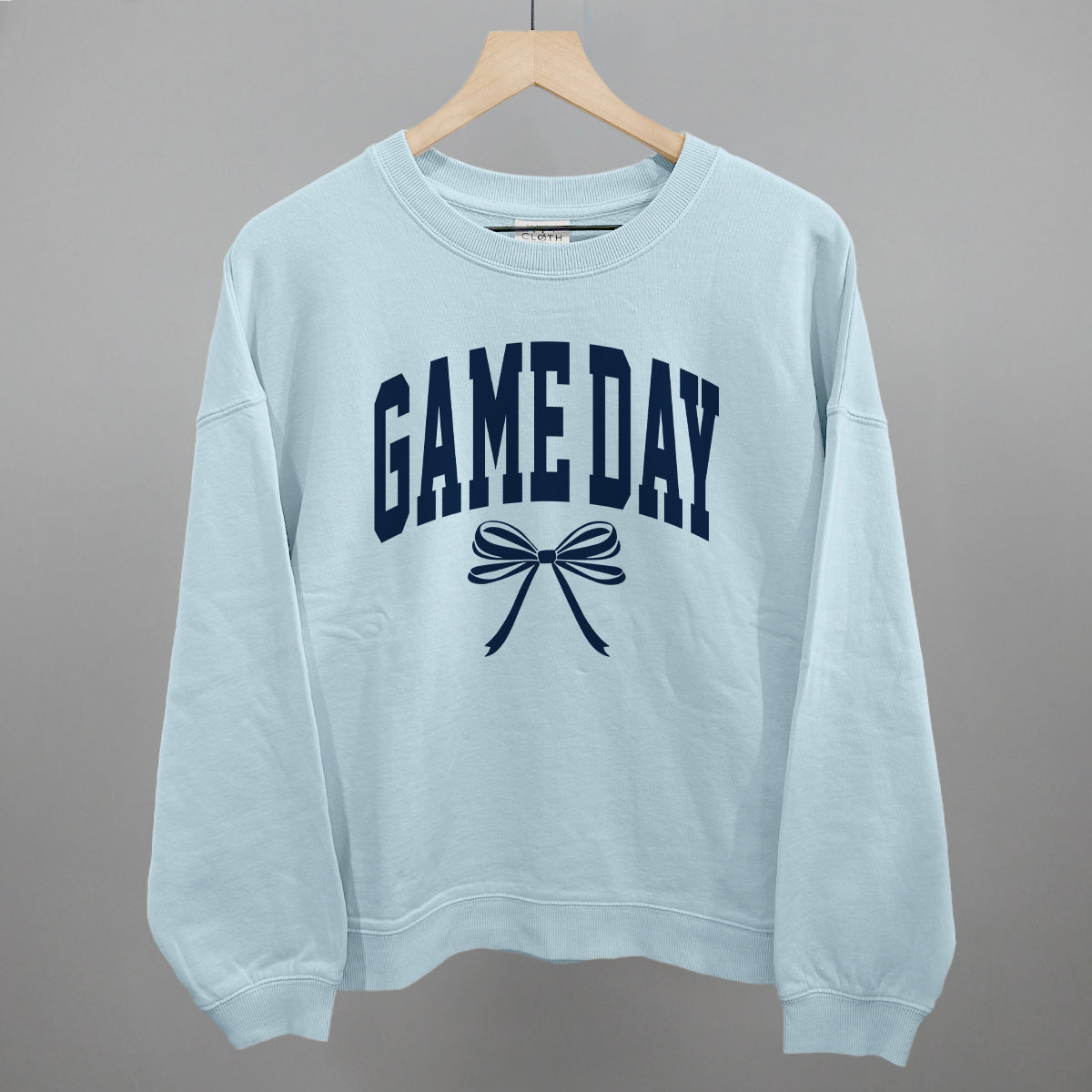 Game Day arch and bow design shown in nantucket breeze