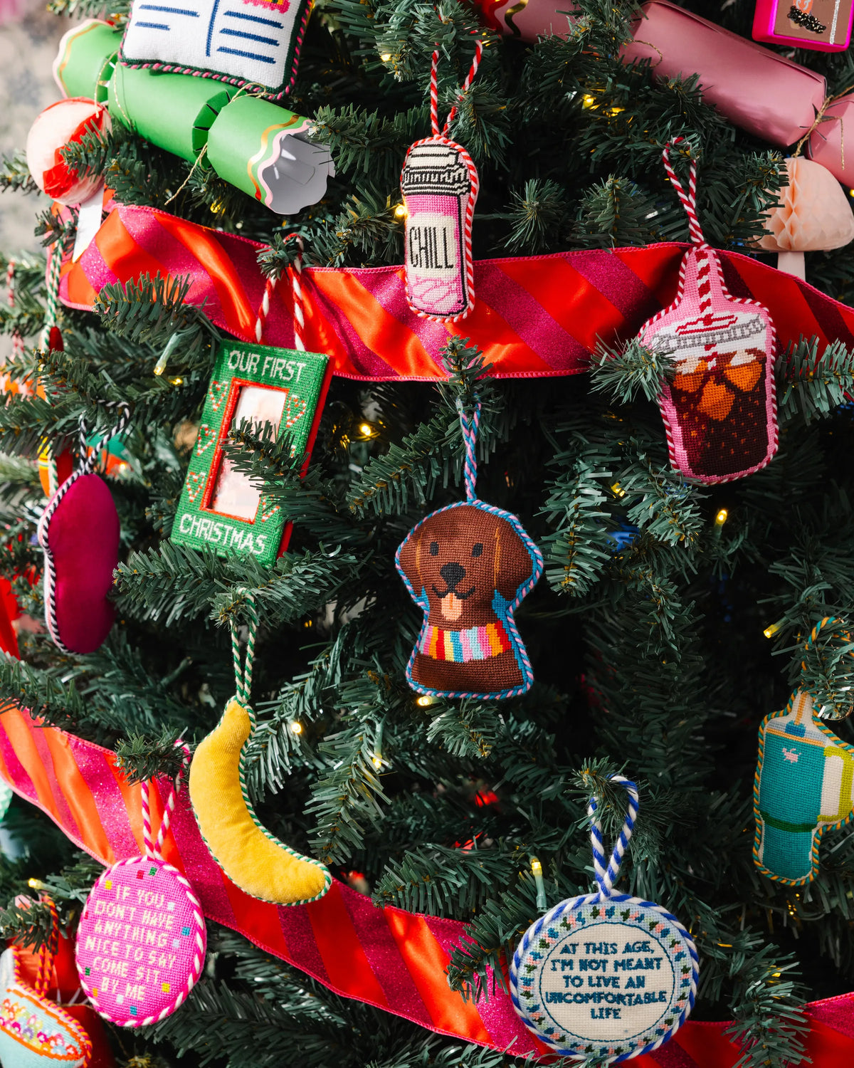 Needlepoint Icon Ornament - Chocolate Lab