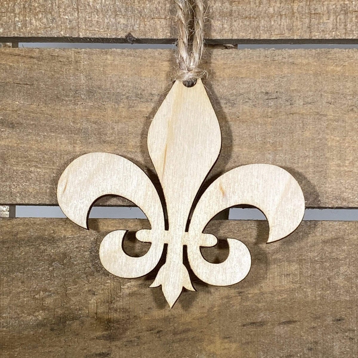 Fleur-de-lis Wooden Christmas Ornament | Elegant Holiday Decor